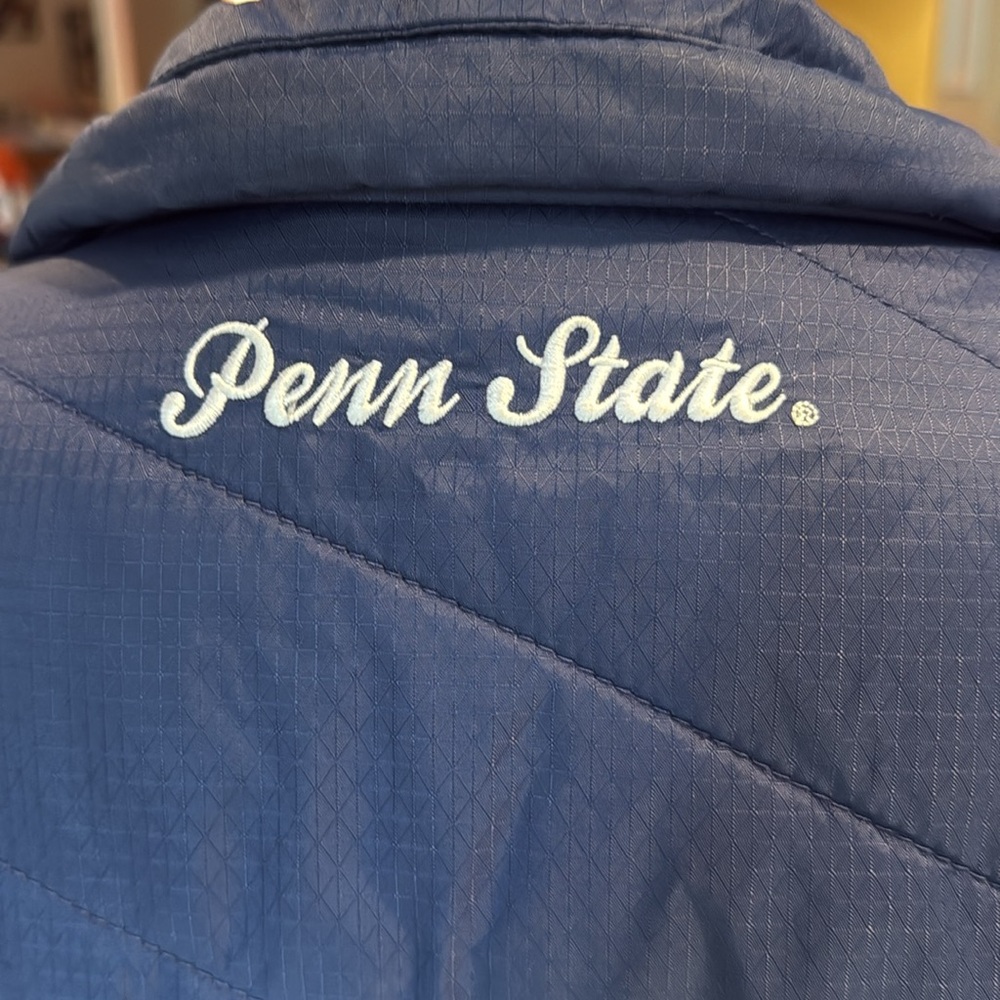 Columbia size large Penn State lightweight puffer coat with thumbholes - Picture 5 of 6